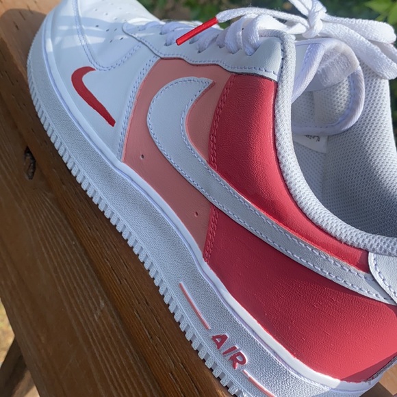 SIZE 9.5 men’s / 11 women’s NIKE AIR FORCE 1’s - Picture 3 of 9